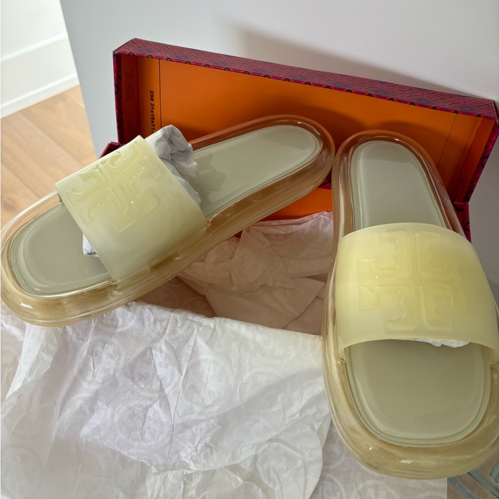 Brand new Ivory Tory Burch Bubble Jelly slides, size 9